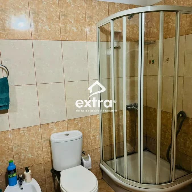 🔥QIRA 2+1🔥 📍Astir,Tirane 📐Sipërfaqe: 120m2 🛋️ 1 Sallon + kuzhinë 🛏️ 2 Dhoma gjumi 🚽 1 Tualet * Dhome vogel (Depo) * Mobiluar * Locacion shum