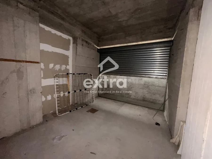 Shitet dyqan kati perdhe ne zdrale 107.000 € 3