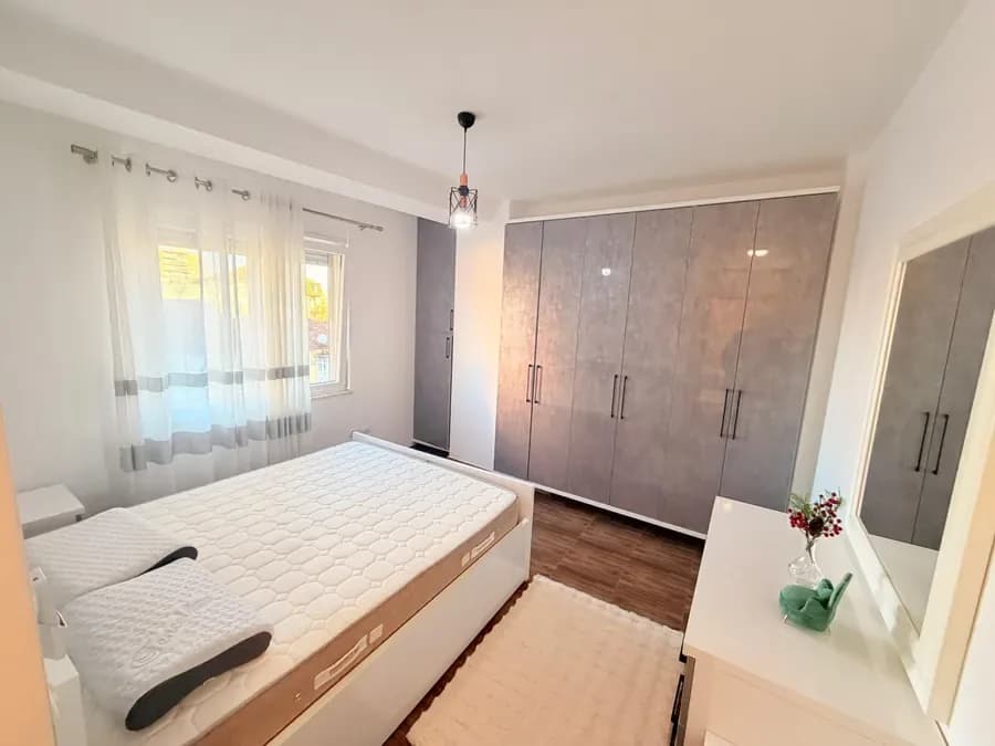 Jepet me qira apartament 2+1+2 k3 te teatri migjeni 4