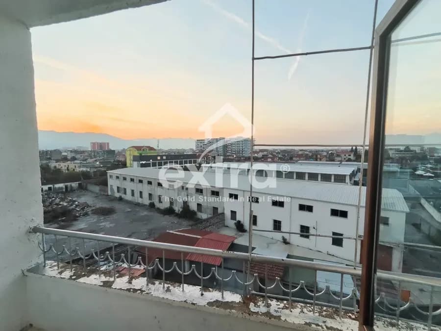 Apartament 2+1 per shitje zona industriale