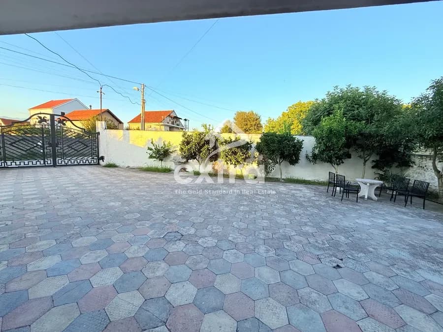 Jepet me qira kati 1 nje vile private 300 mije lek