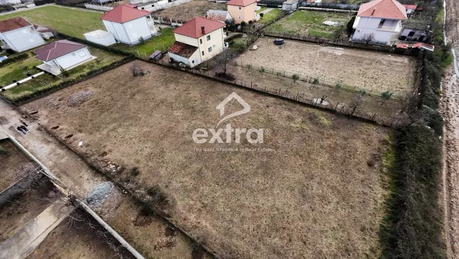 Shitet 2100m2 toke prane 5 herojve Shkoder 3
