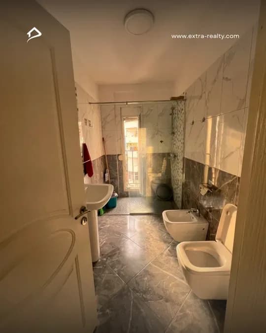 🔥Qira Apartament 2+1+2🔥 📍Don Bosko, Tiranë 📐 Sipërfaqe 100m2 🏢 Kati 5 me ashensor 🛋 1 sallon + kuzhinë 🛏 2 dhoma gjumi 🚽 2 tualete 4