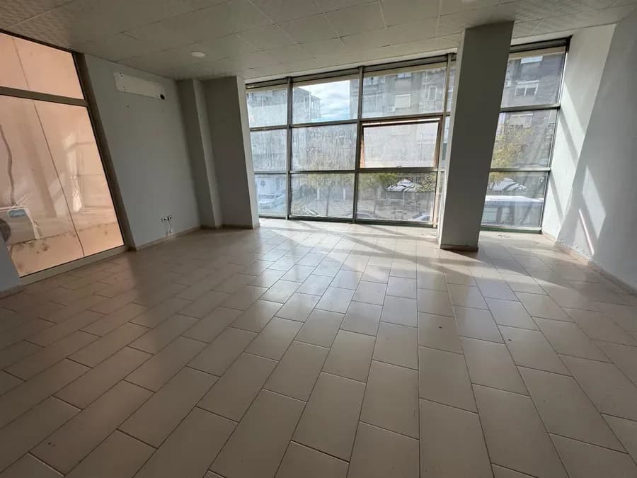 Jepet me qira kati 2 per zyra ose call center