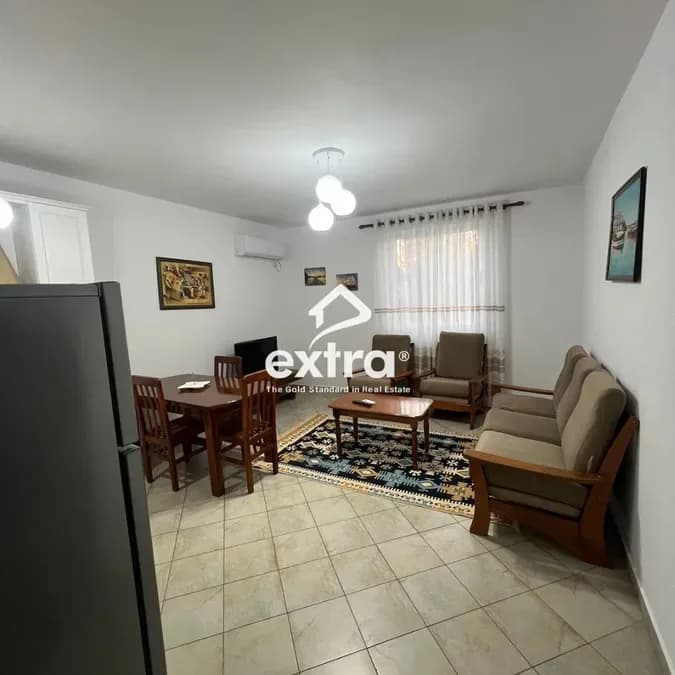 🔥QIRA 2+1🔥 📍Ruga Fortuzi,Tirane 📐Sipërfaqe: 120m2 🛋️ 1 Sallon + kuzhinë 🛏️ 2 Dhoma gjumi 🚽 1 Tualet * Mobiluar * Locacion shum te mire * 5min 2