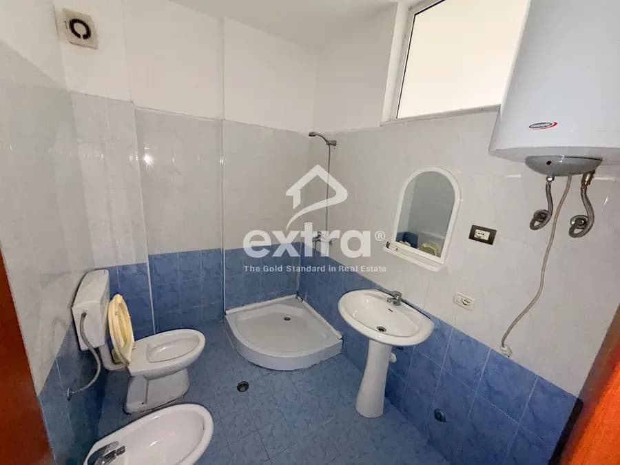 Shitet apartament 1+1 k8 perballe katedrales 4
