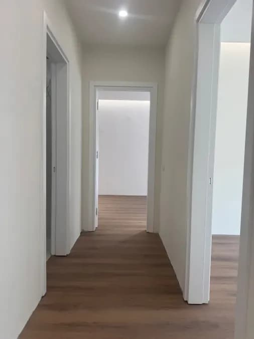 Shitet 2+1+2 + Parkim , Liqeni Thate , tek Radisson 4