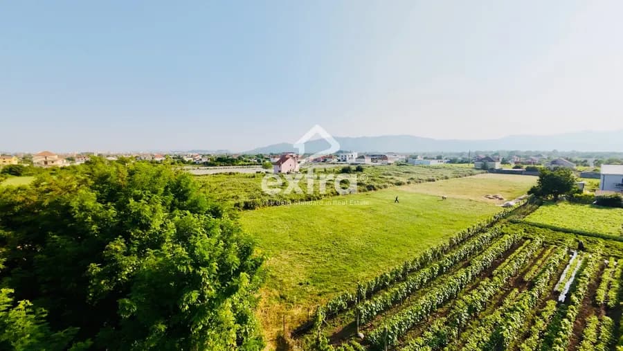 Shitet 6600m2 toke prane Meteor Shtoj 99.000 € 4