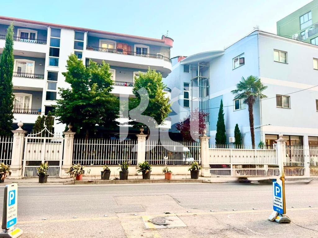 Ambient Biznesi për Qira në Yzberisht, Tiranë | 736 m²