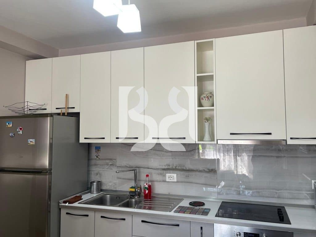 APARTAMENT ME QERA 2+1 PRANE ISH PARKUT, RRUGA FROSINA PLAKU