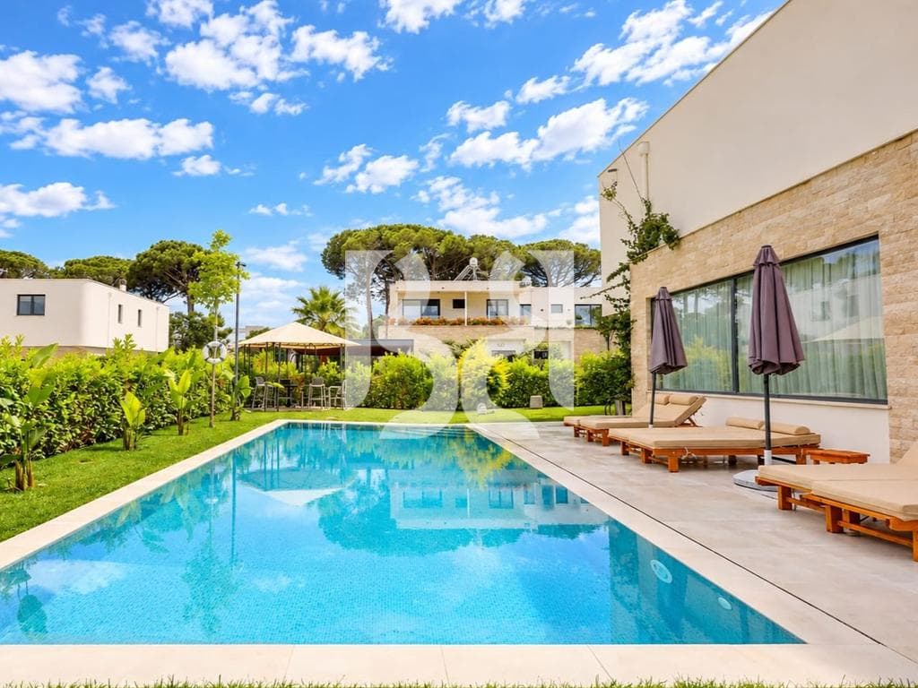 VILE LUKSOZE 2 KATESHE PER SHITJE NE SAN PIETRO RESORT 2