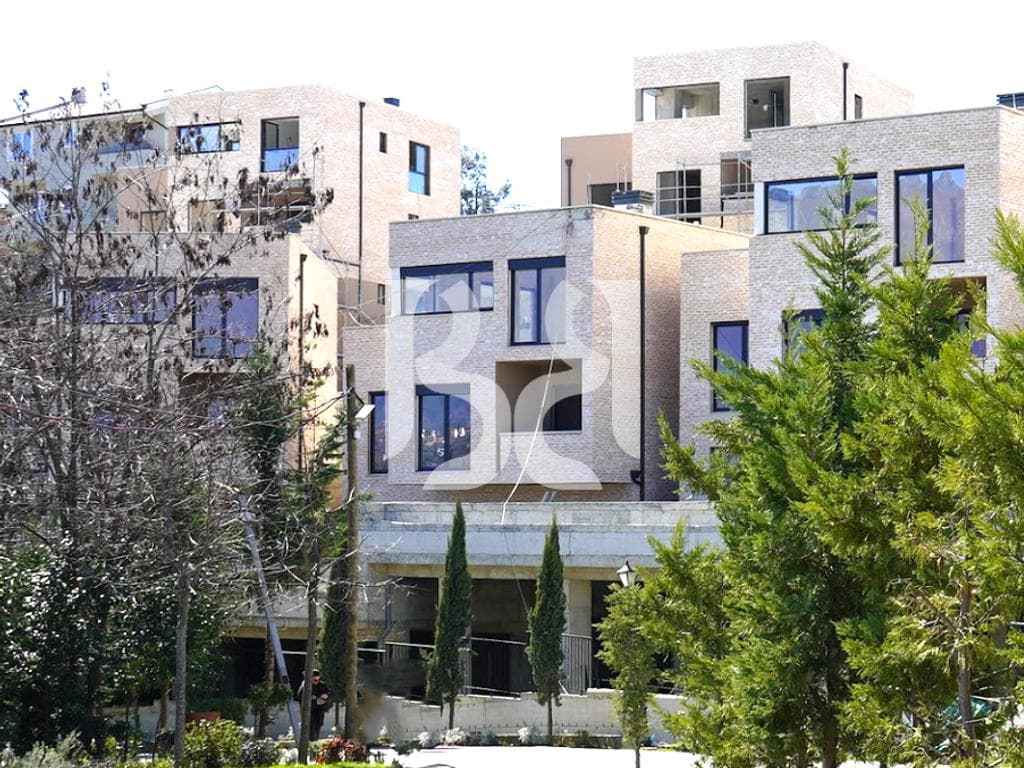 VILE MODERNE TRIPLEX NE SHITJE TEK SWAN RESIDENCE