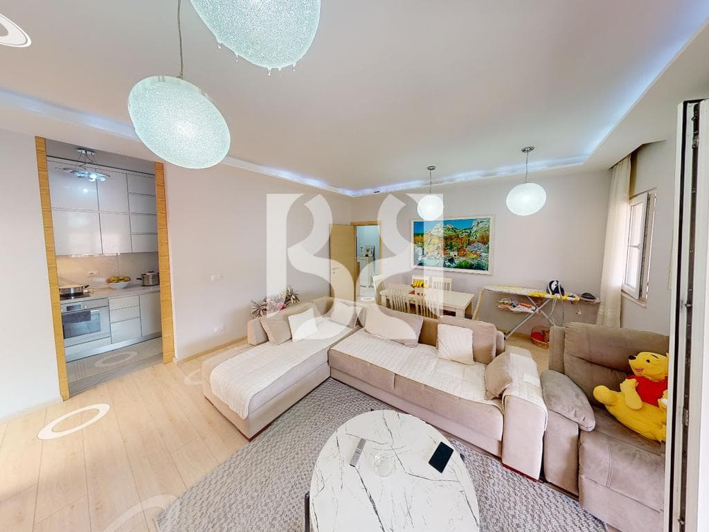 APARTAMENT 2+1+2+2 BALLKONE +VERANDE TE LIQENI I THATE PRANE RADISSON HOTEL 3