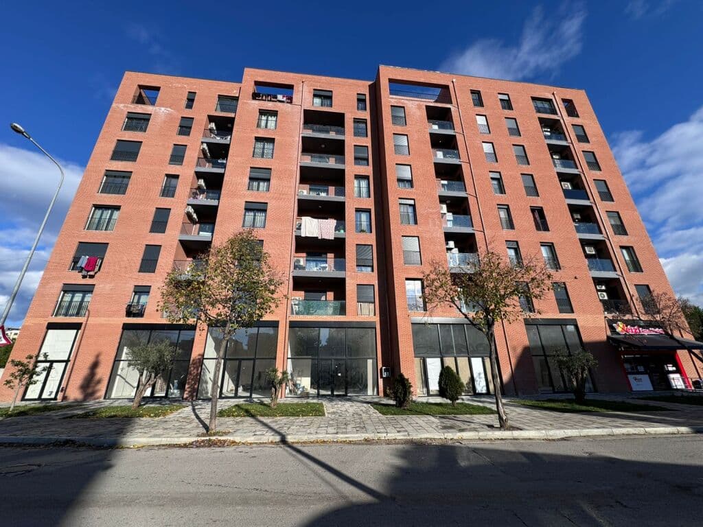 SHITET APARTAMENT 2+1+2 NE KINOSTUDIO/PALLAT I RI