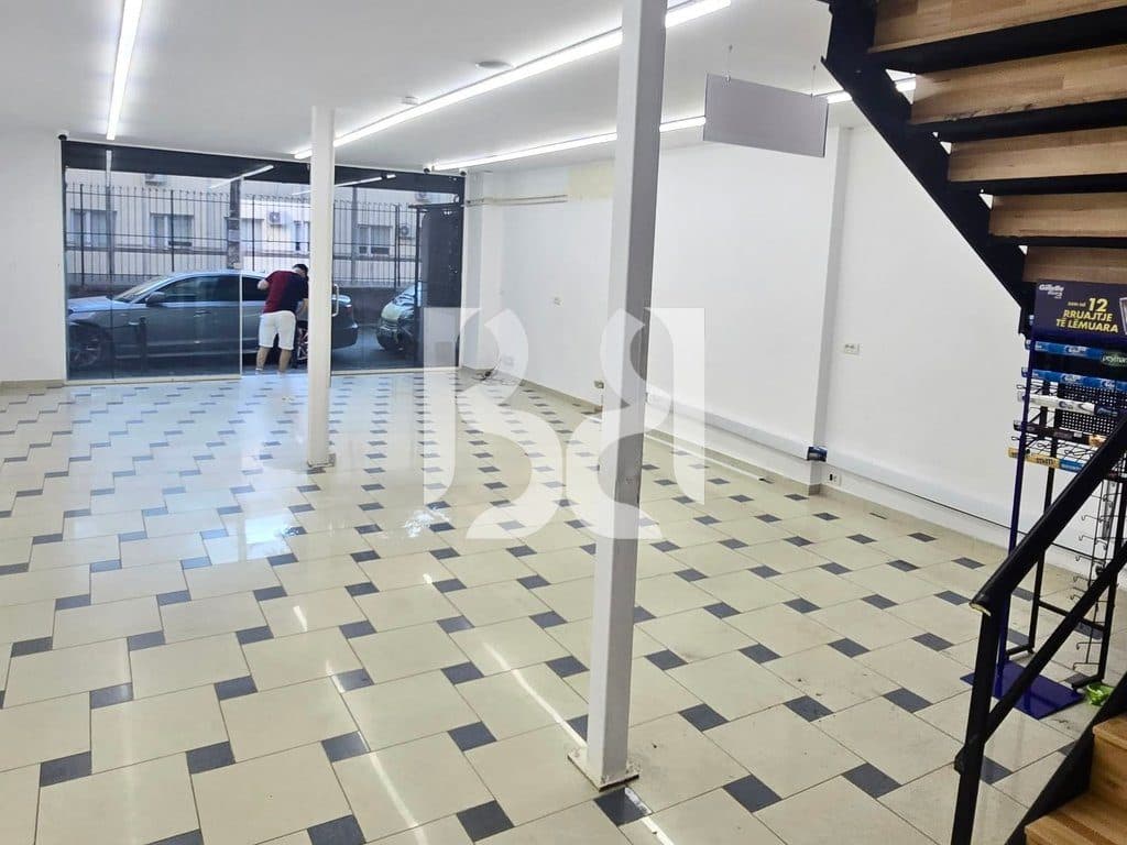 Ambient Duplex me Qira në Rrugën Islam Alla | 134 m² | Në Buzë të Rrugës