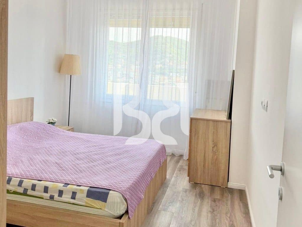 APARTAMENT ME QERA 2+1 TE KOMPLEKSI GOLEN PARK 4