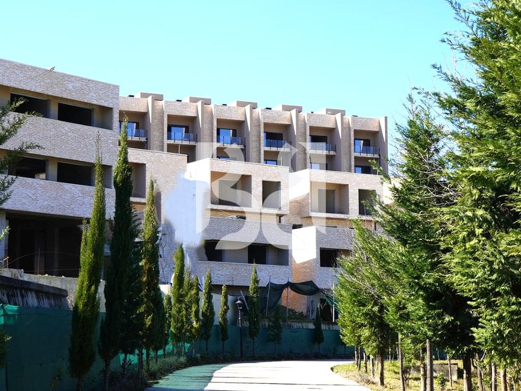 VILE MODERNE ME PISHINE NE SHITJE TEK SWAN RESIDENCE 2
