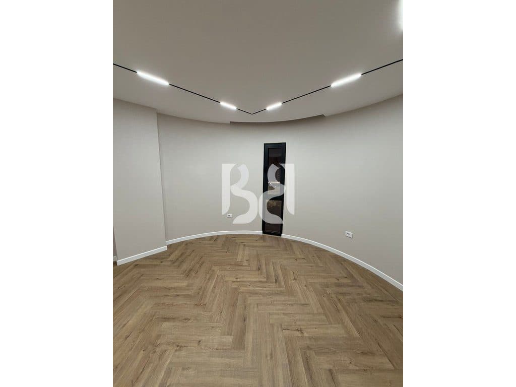 AMBIENT BIZNESI 3+1+2 ME QIRA TEK OASIS NE ASTIR* 4