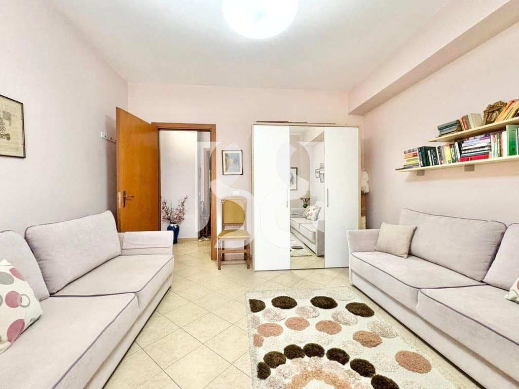 APARTAMENT ME QERA 2+1+2 TEK RRUGA E KAVAJES 4