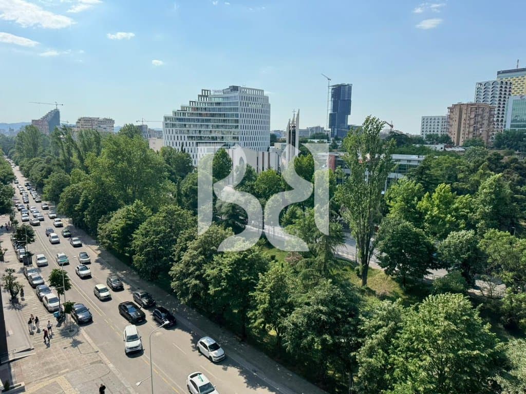 ZYRE ME QIRA DOWNTOWN TIRANA 3000 EURO BRUTO*