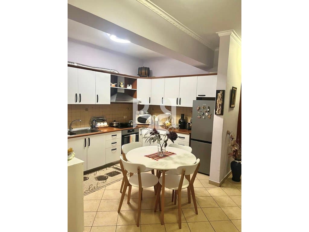 JEPET APARTAMENT 2+1+2+Ballkon ME QIRA TEK RRUGA E KAVAJES** 4