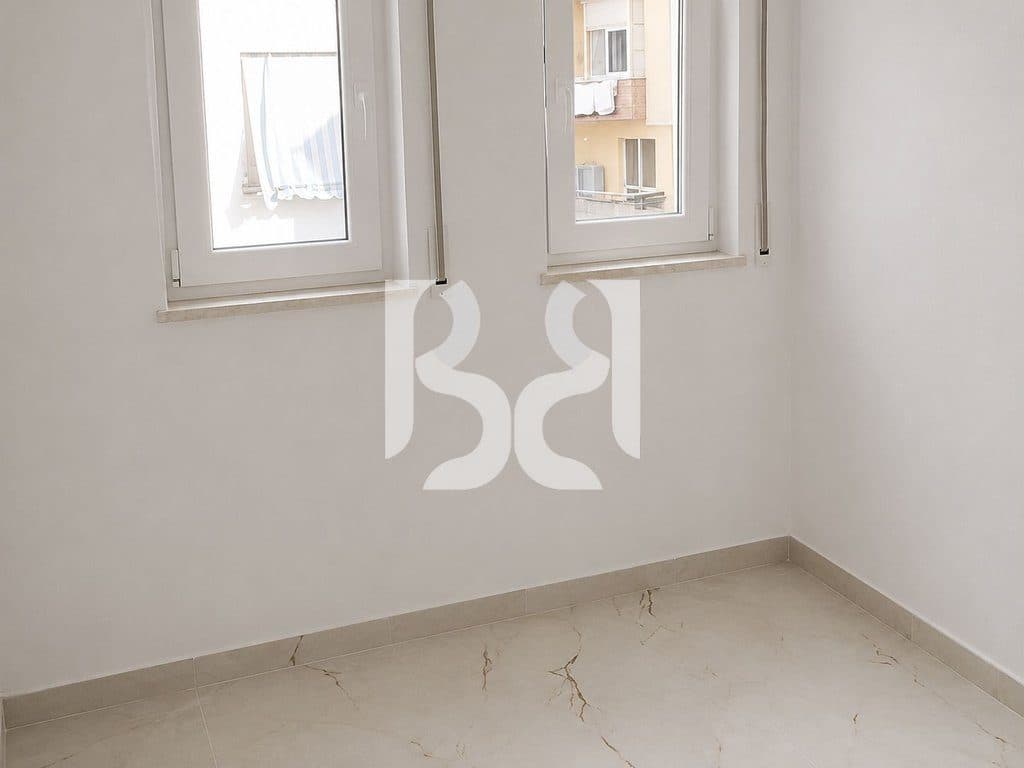 AMBIENT BIZNESI ME QIRA TEK DONIKA CENTER, QENDER 3