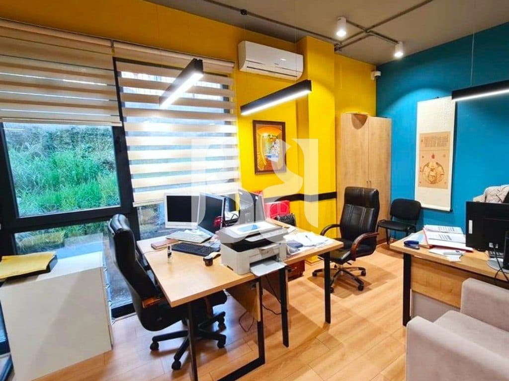 Ambient Zyrash me Qira te Kopshti Zoologjik, Tiranë – 200 m², i Mobiluar, me Fasade nga Rruga | 3,000 €/muaj 2