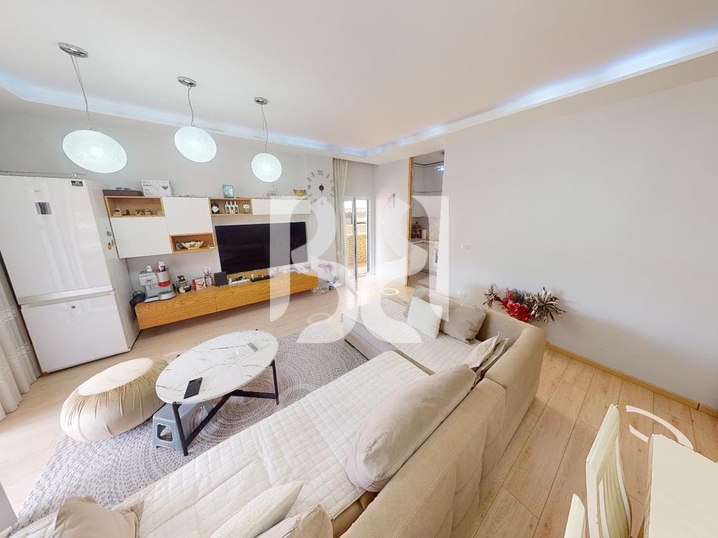 APARTAMENT 2+1+2+2 BALLKONE +VERANDE TE LIQENI I THATE PRANE RADISSON HOTEL 2
