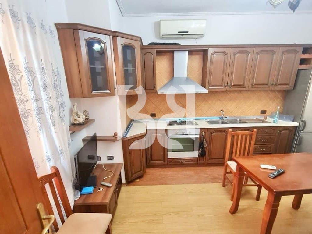 APARTAMENT 1+1, ME QIRA TEK RRUGA E DIBRES ,PRANE SPITALIT AMERIKAN 2* 2