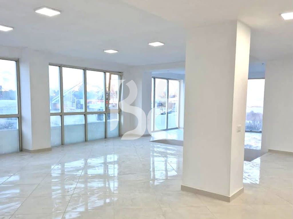 AMBIENT BIZNESI DUPLEX ME QIRA AFER BULEVARDIT TE RI 3