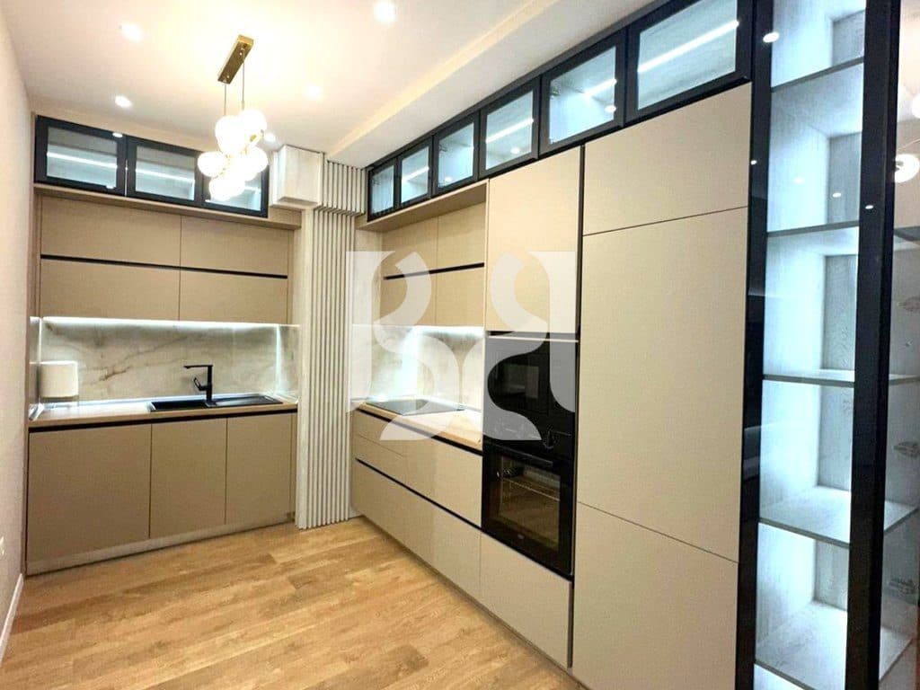 APARTAMENT 2+1+2 ME QIRA TEK SHKOLLA E KUQE, PAZARI I RI 4