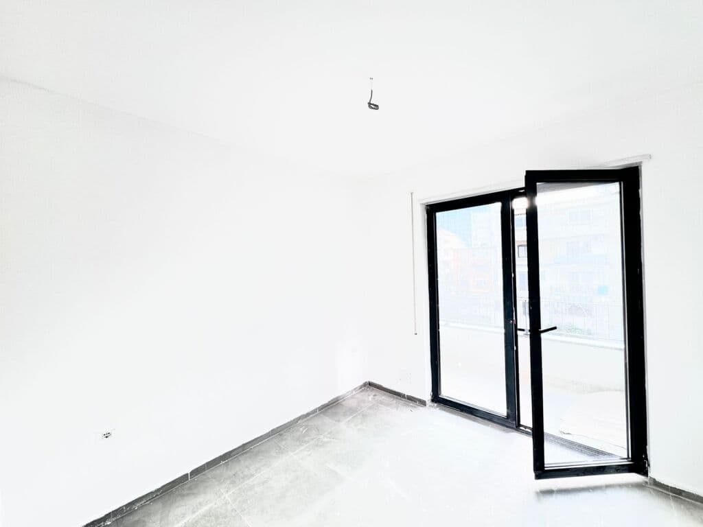JAPIM ME QIRA APARTAMENT 1+1 TE BULEVARDI I RI PER ZYRA 2