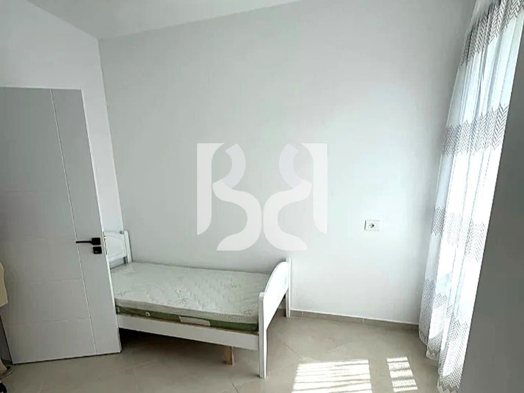 APARTAMENT ME QERA 2+1 TEK RRUGA 5 MAJI, PRANE RRETHRROTULLIMIT 3
