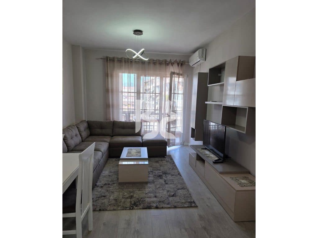 APARTAMENT 1+1 ME QIRA NE ASTIR** 1