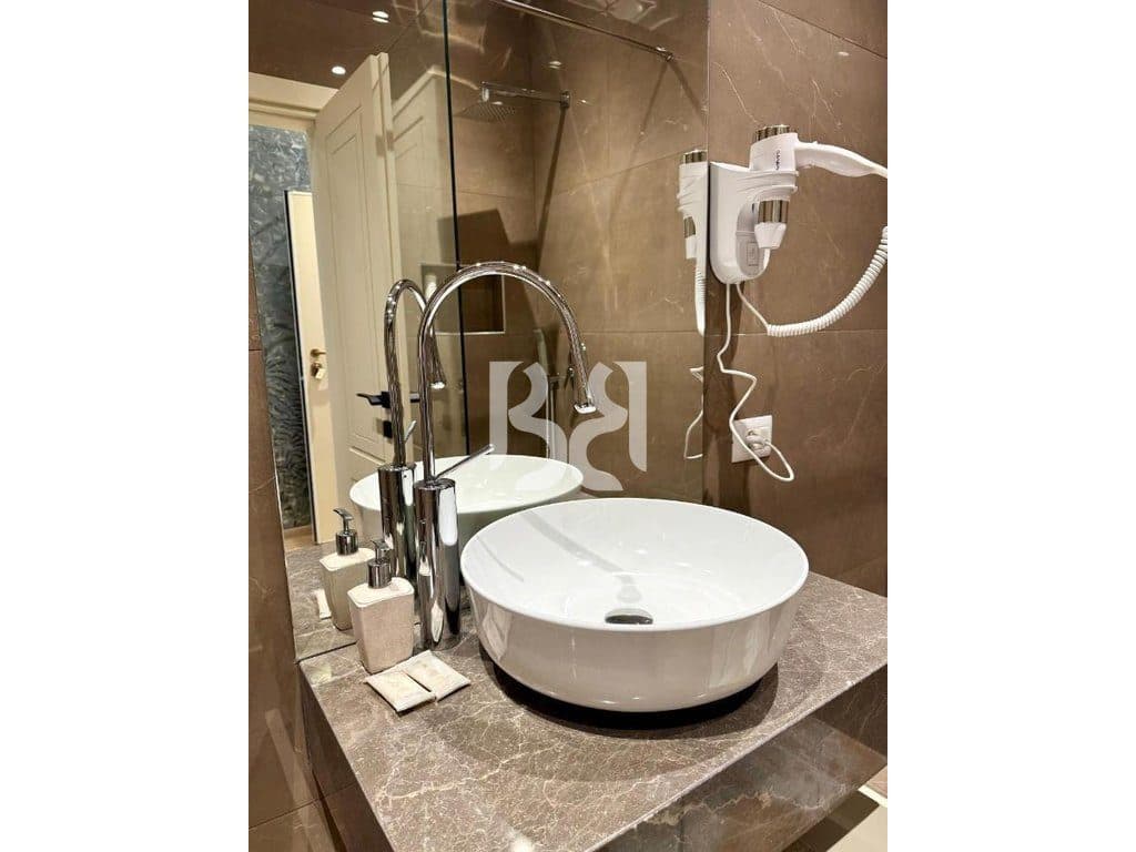 HOTEL NE SHITJE PRANE STADIUMIT, VLORE * 4
