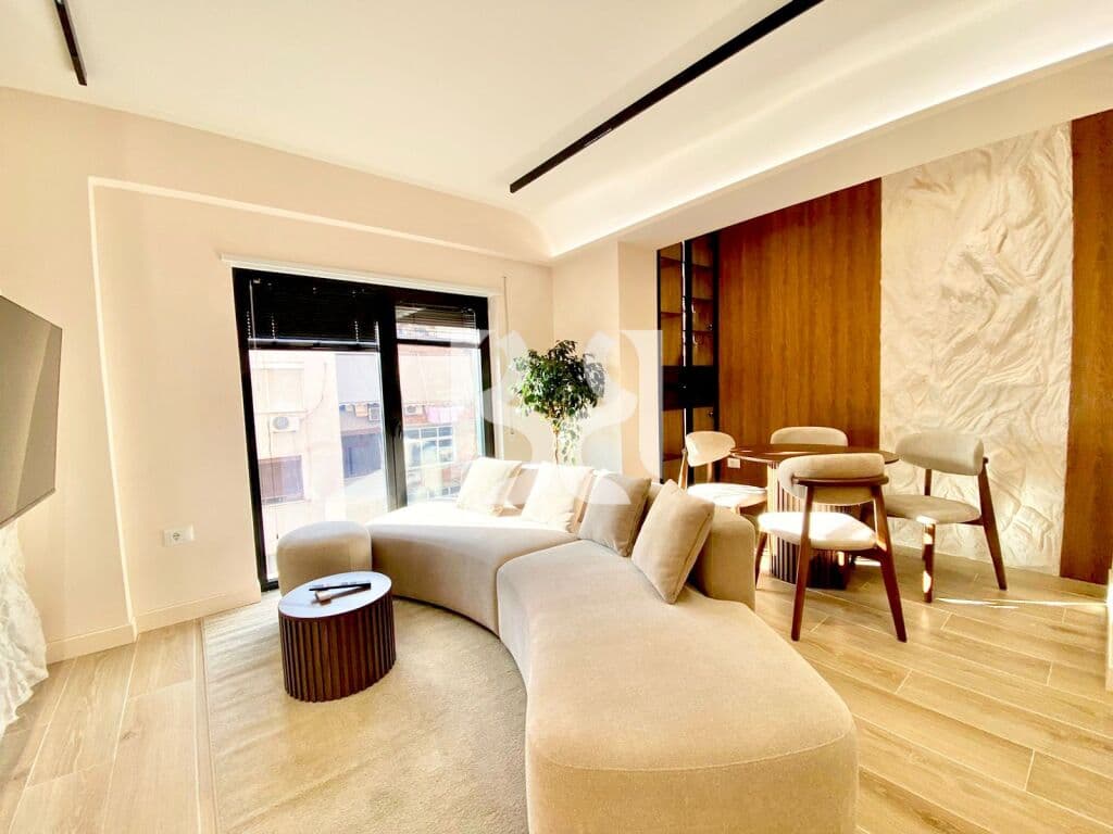 JAPIM APARTAMENT ME QIRA LUKSOZ TEK RRUGA E KAVAJES! 3