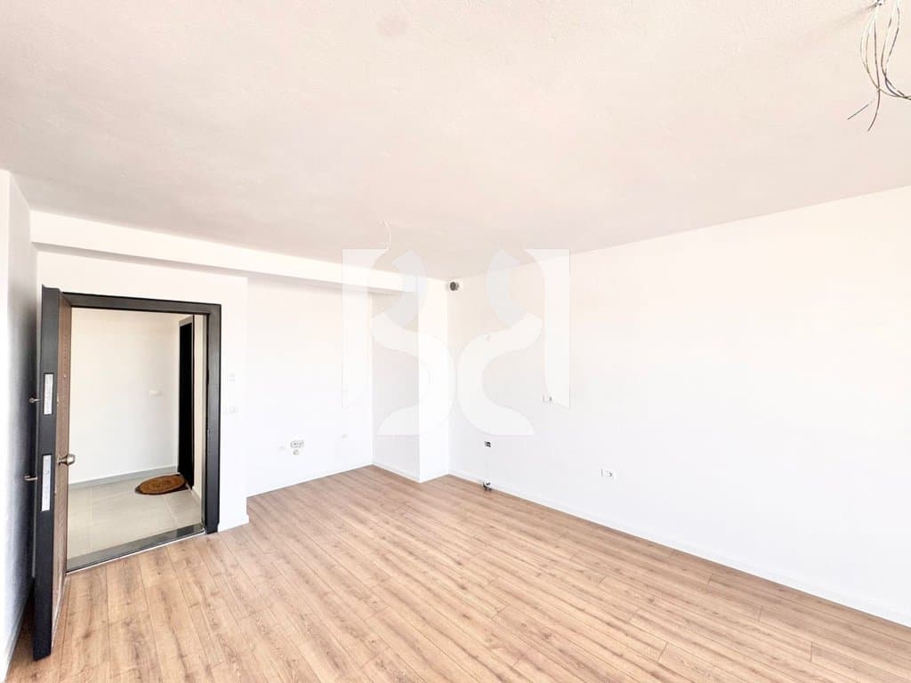 *APARTAMENT 1+1 NE SHITJE KOMPLEKSI I TOM DOSHIT SHKOZE 3