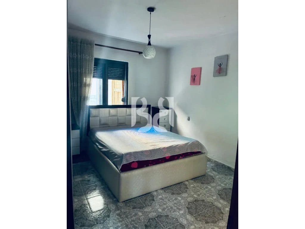 APARTAMENT ME QERA 2+1 PRANE UET, PORCELAN* 4