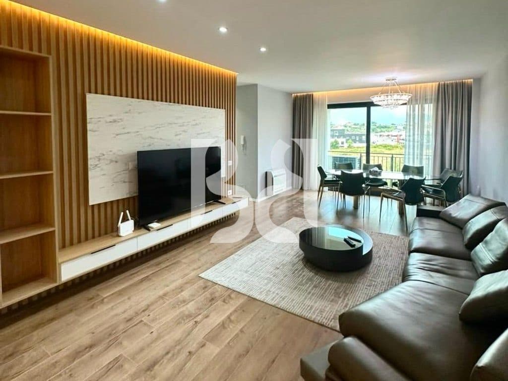 Shitet Apartament 2+1+2 pranë Radisson & Liqenit të Thatë | 126 m²