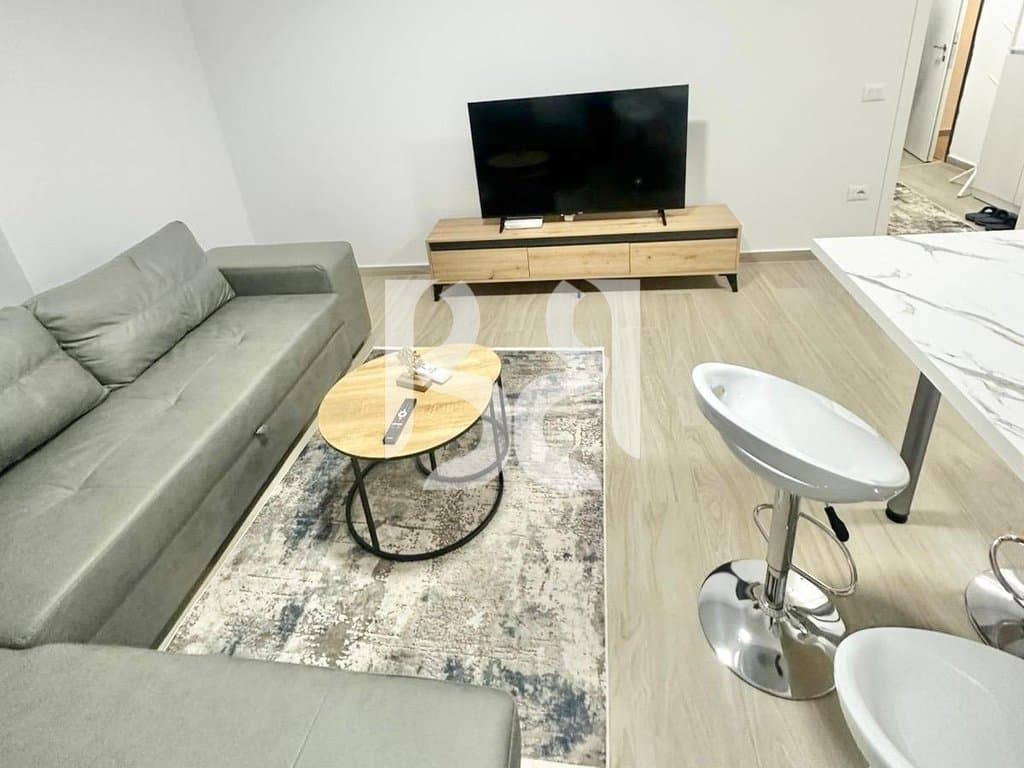 APARTAMENT 2+1+2+ POST PARKIMI ME QERA TEK QENDRA LINKOLN, PAZARI I RI 3