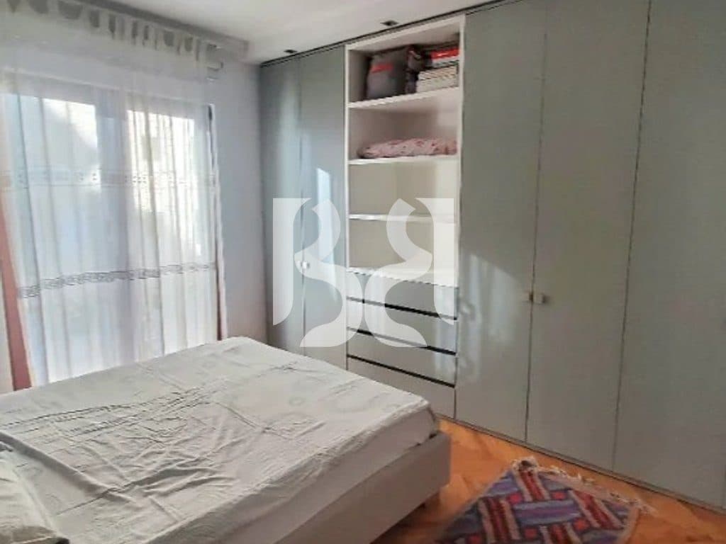 APARTAMENT ME QERA 1+1 TE RRUGA MYSLYM SHYRI* 3
