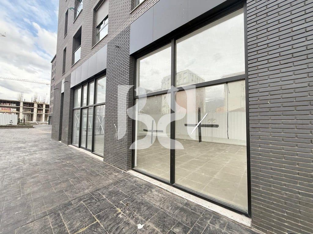 AMBIENT BISNESI NE SHITJE TEK PROFARMA 154.940€ 4