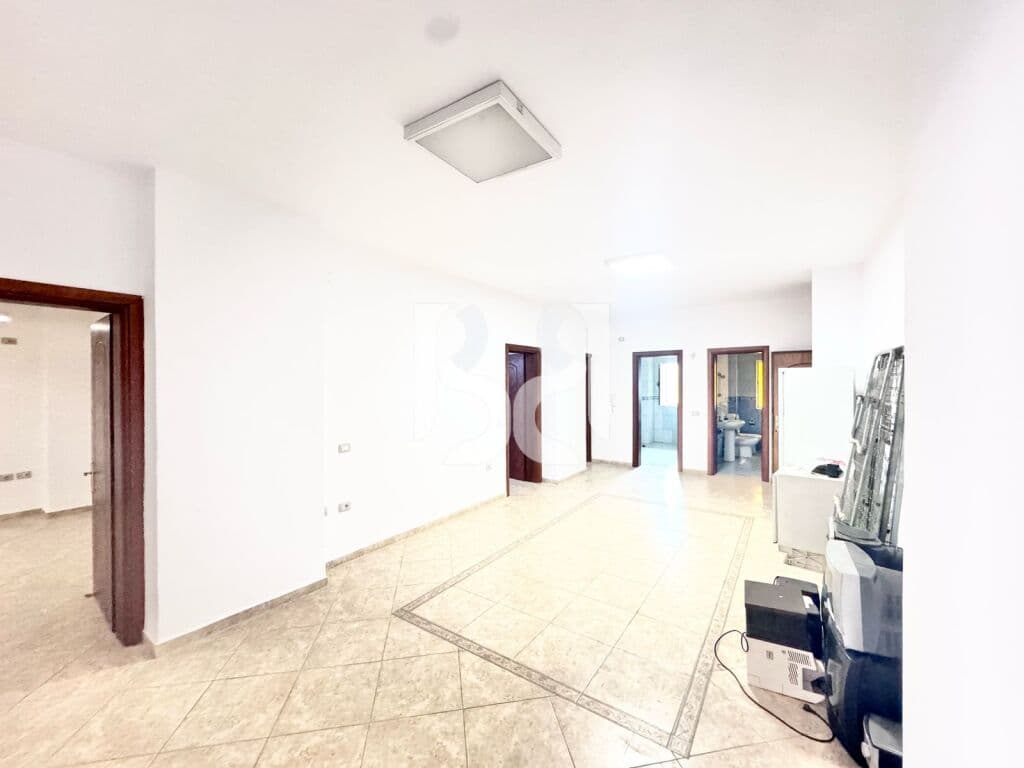 APARTAMENT /AMBIENT ME QIRA NE KOMUNEN E PARISIT PRANE UNAZES SE MADHE 3+1+2 4