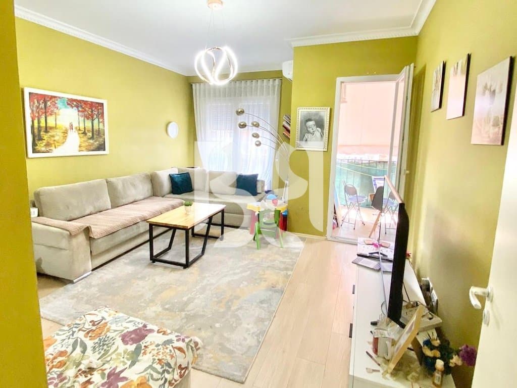 *APARTAMENT NE SHITJE 1+1 NE RRUGEN ALI DEMI
