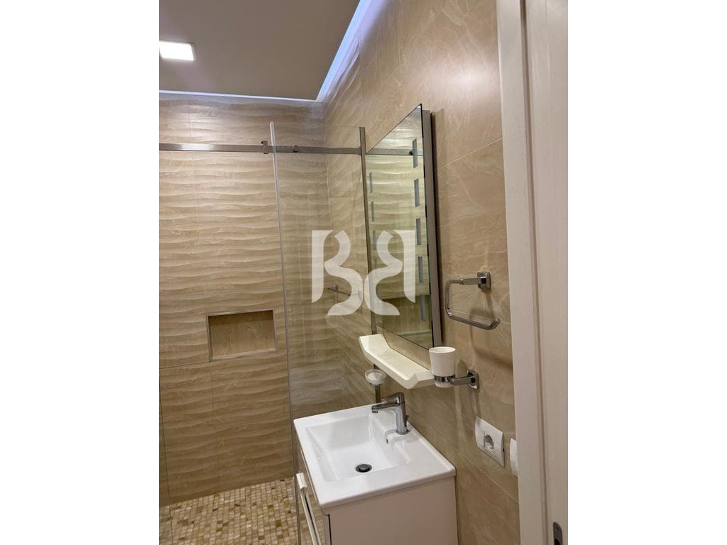 APARTAMENT 3+1+1 PRANË QENDRËS TREGTARE KRISTAL, KOMUNA E PARISIT 2
