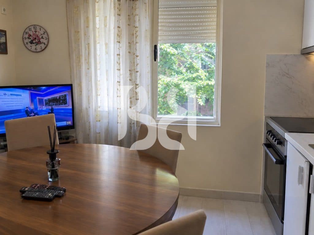 APARTAMENT 2+1+BALLKON ME QIRA AFER KAFE FLORA, RRUGA E DURRESIT
