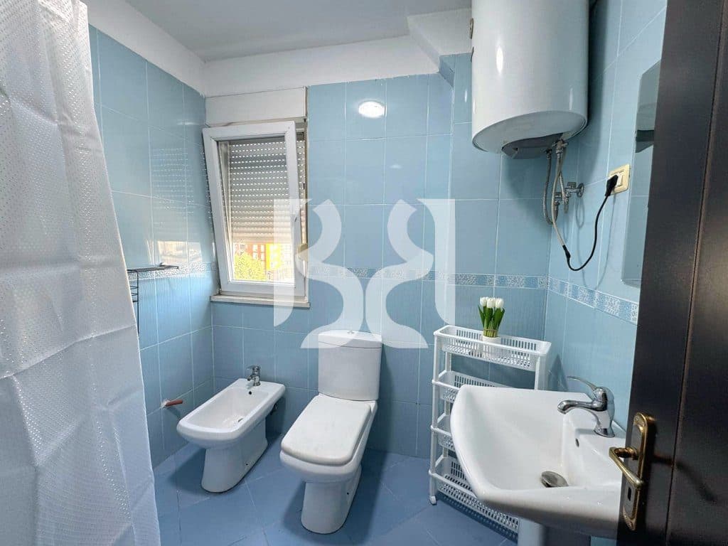 APARTAMENT ME QIRA 3+1+2 PRANË SHKOLLËS "OSMAN MYDERIZI", RRUGA E ELBASANIT 4