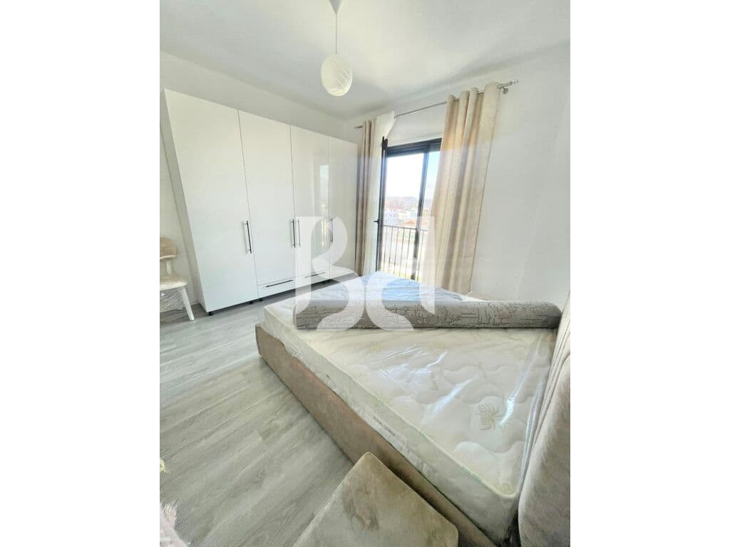JAPIM APARTAMENT ME QIRA 2+1+2 TE KRYQEZIMI I SHQIPONJES 4