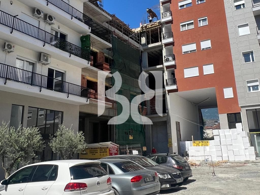 APARTAMENT 1+1+BALLKON+POST PARKIMI NE SHITJE TEK REZIDENCA ESHLI, BRRYL 3