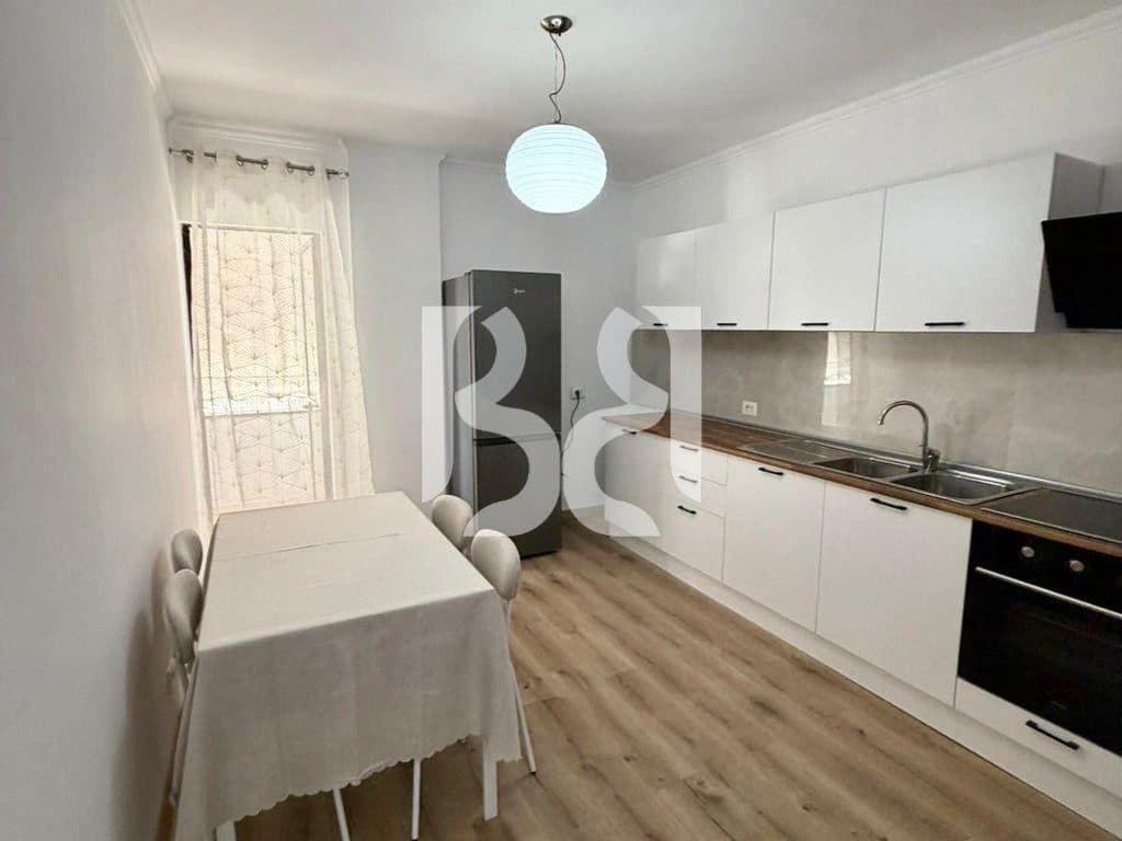 Apartament 2+1 me Qira në Rrugën Dritan Hoxha | I Sapo Investuar | Ballkon | 60,000 Lekë 4